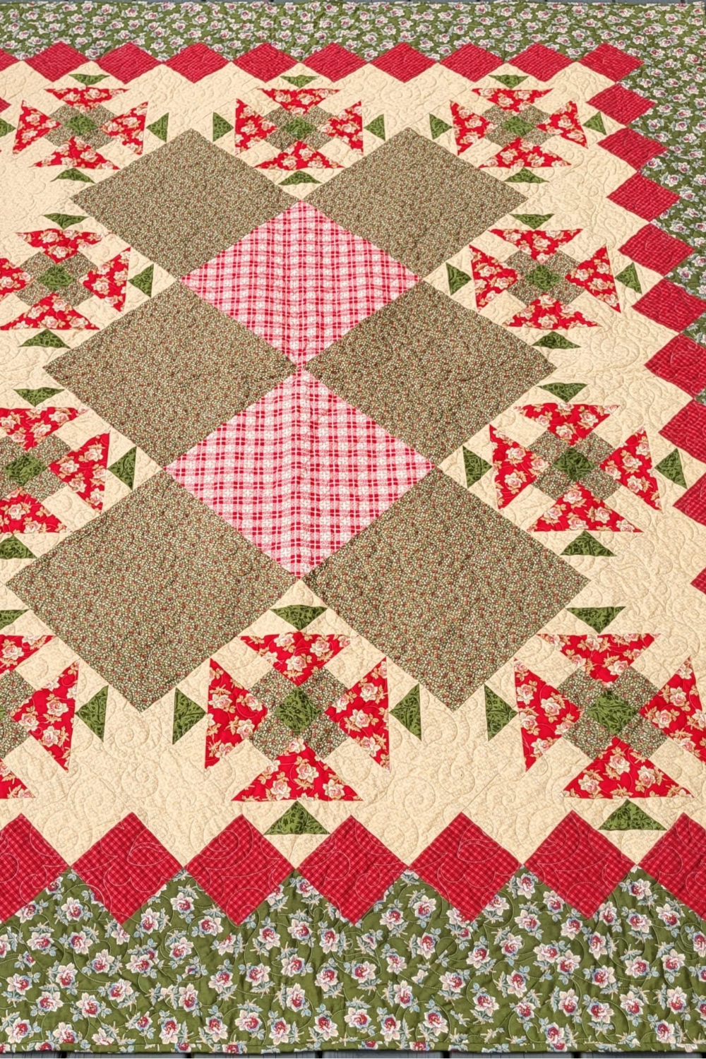 Scarlet’s Medallion 68" x 85" Handmade Throw / Twin / Full