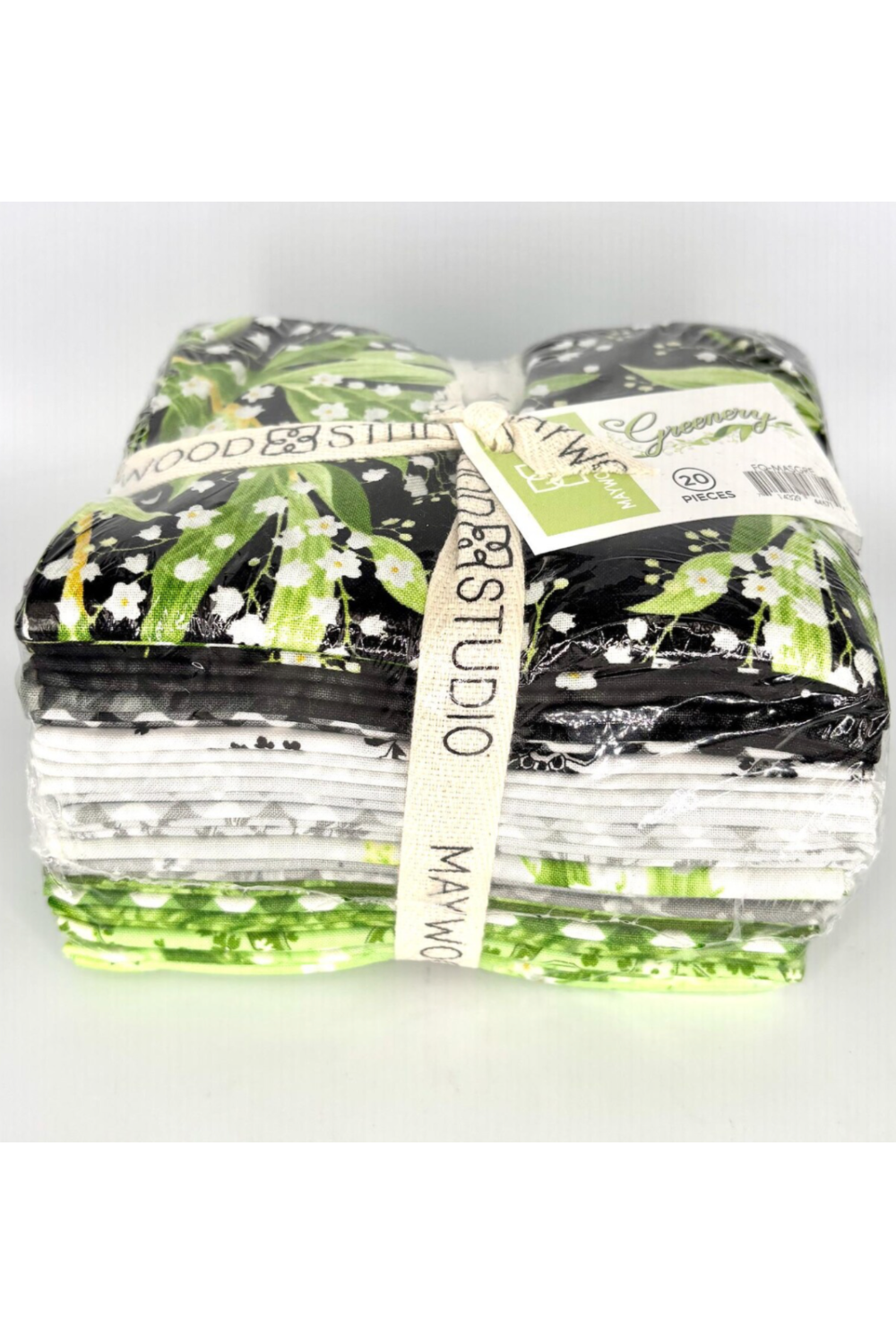 Maywood Studio Greenery Fat Quarter Bundle – 20 botanical cotton fat quarters in dramatic black, snow white & foliage green with lily-of-the-valley prints. Perfect for modern country quilts & slow stitching. #QuiltingFabric #FatQuarters #MaywoodStudio #BotanicalQuilts #CottonFabric